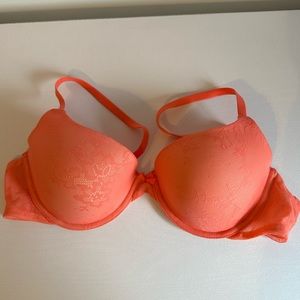 Never been worn light orange Gillian & O’Malley bra